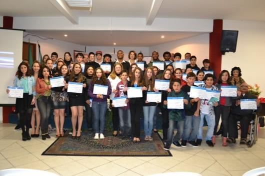 Alunos do Geração.com Fontana celebram formatura e inclusão digital