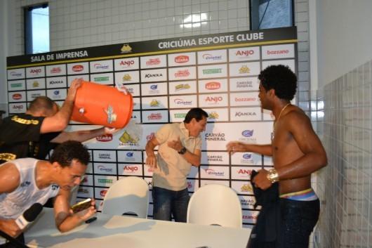 Após acesso, jogadores extravasaram e, literalmente, soltaram o grito preso na garganta