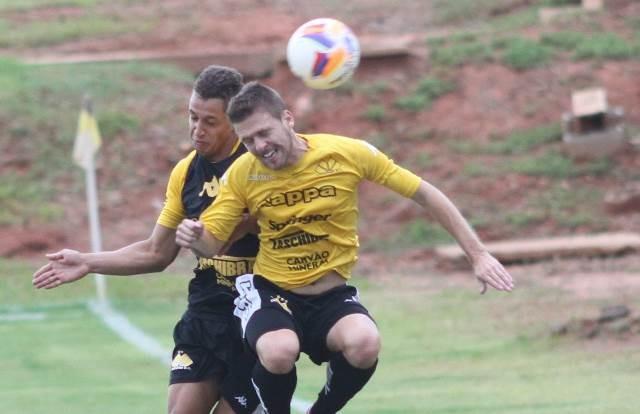 Luizinho testa Ezequiel no time principal e faz mistério para encarar a Chapecoense