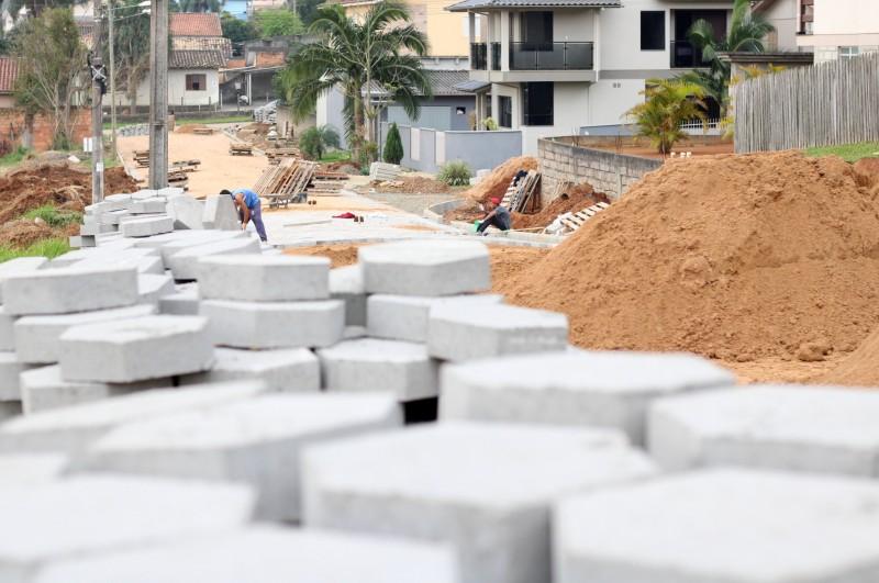 Obras de pavimentação avançam no distrito do Rio Maina