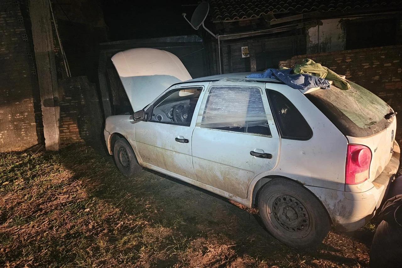PM apreende carro suspeito de participação em roubos em Criciúma e Tubarão