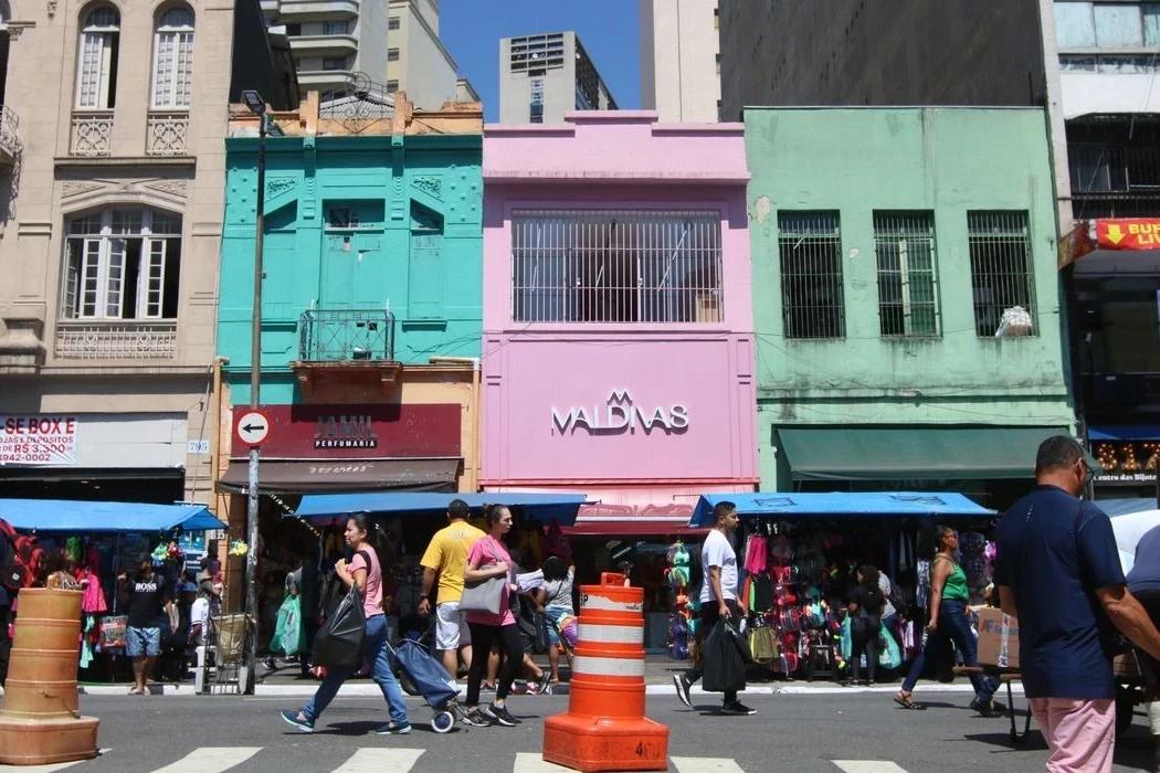 Consumo das famílias compensa juros e leva desemprego ao menor nível