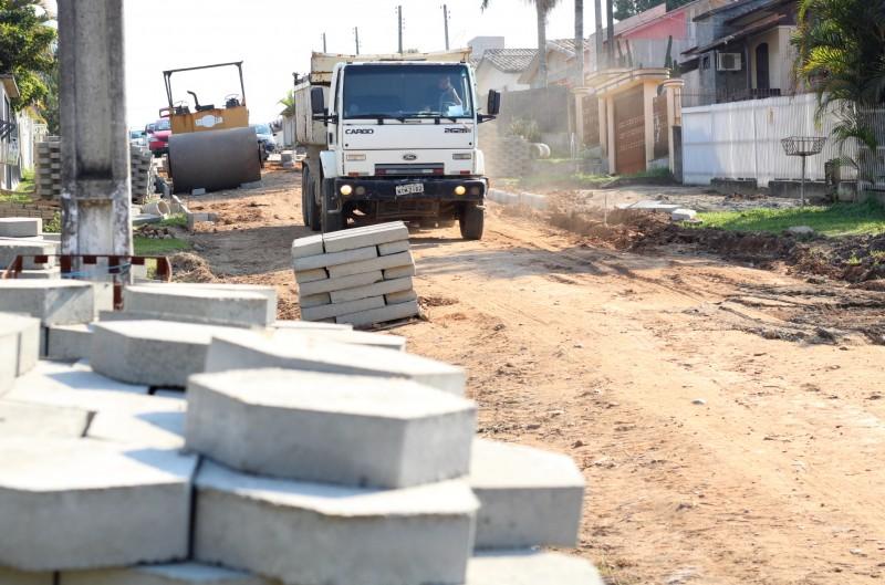 Prefeitura de Criciúma pavimenta 25 ruas no bairro Vila Rica