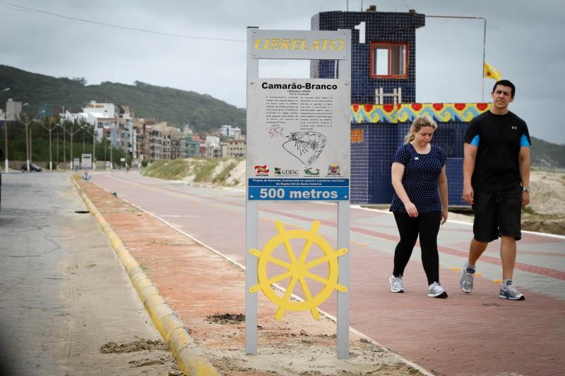 Orla do Mar Grosso recebe placas informativas sobre espécies marinhas