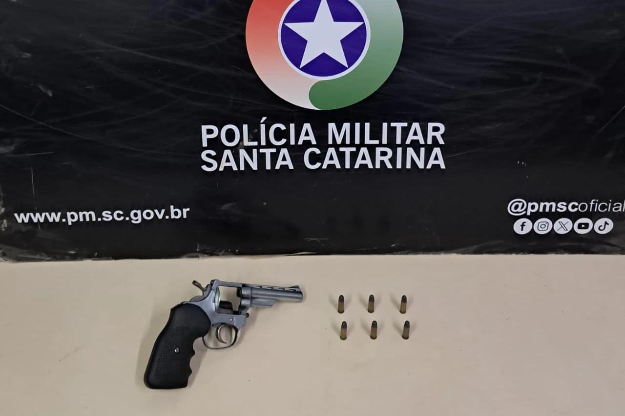 Homens são presos com arma de fogo e munições em Criciúma