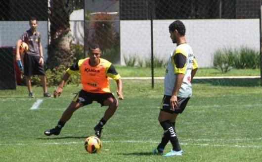Em jogo cercado de mistério, Santos e Criciúma duelam na Vila Belmiro