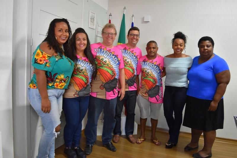 Últimas camisetas da Feijoada da Montanha de Siderópolis começam a ser entregues