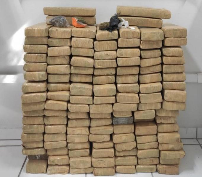 Morador de Criciúma é preso com mais de 100 quilos de maconha no Alto Vale do Itajaí