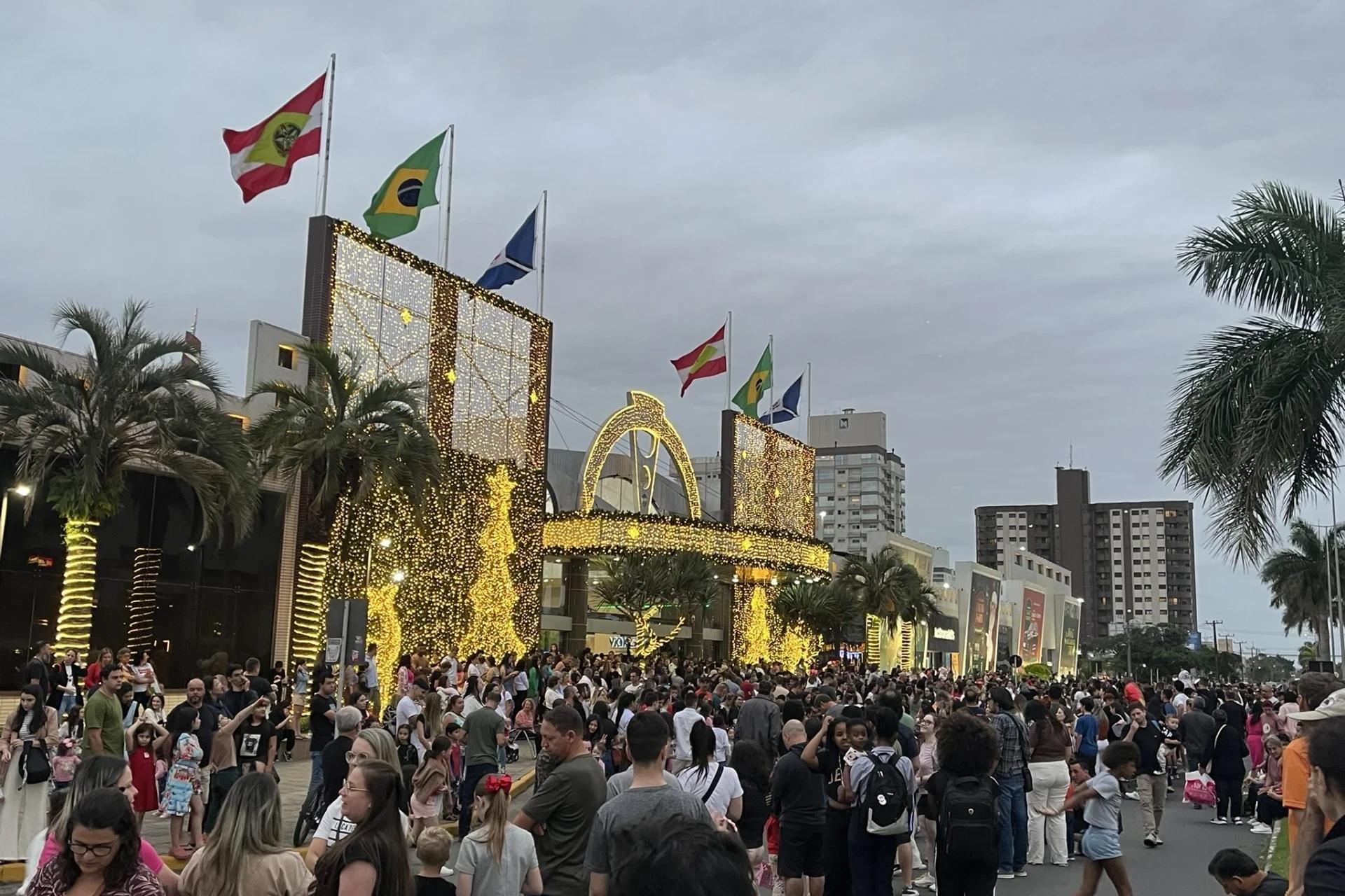 Farol Shopping celebra a chegada do Papai Noel com Parada de Natal neste domingo