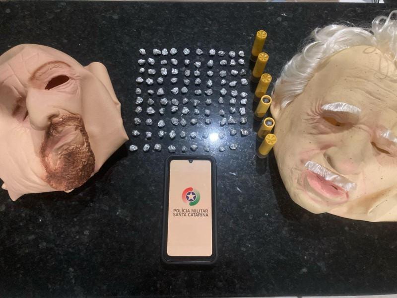 Balneário Rincão: homem foge da PM e deixa mochila com máscaras, munições e drogas