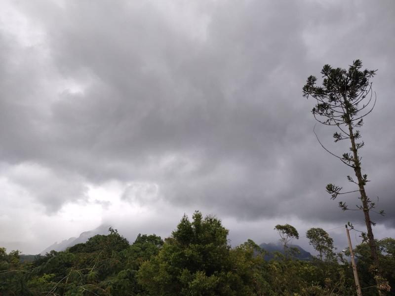 Defesa Civil de SC alerta para risco de temporais entre tarde desta quinta e manhã de sexta-feira