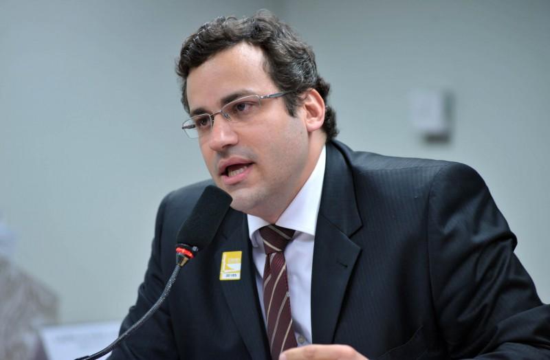 Proposta estabelece os sete anos como a idade máxima para alfabetização na rede pública
