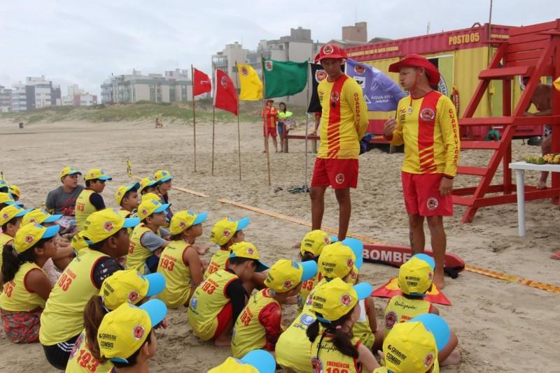 Bombeiros expandem Projeto Golfinho e iniciativa será aplicada em 20 escolas municipais