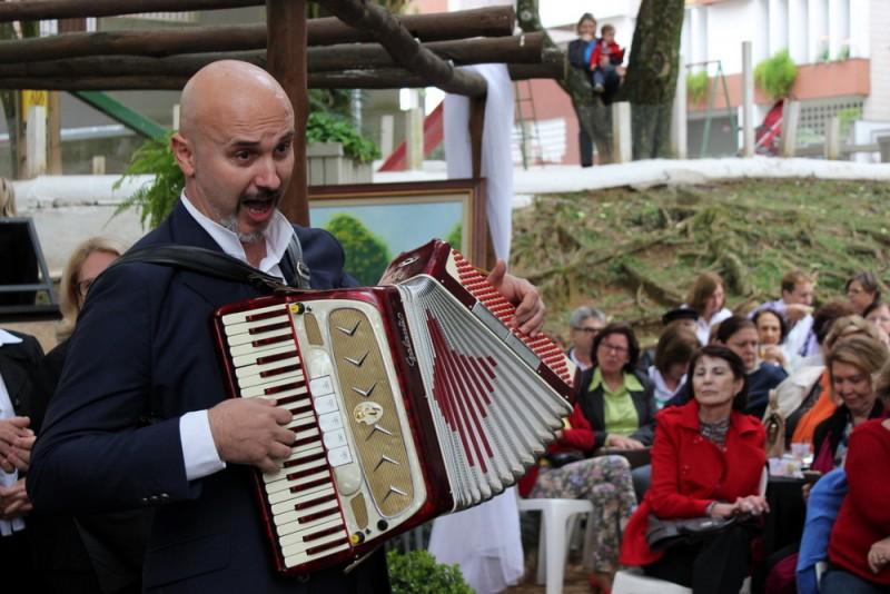 Tenor italiano se apresenta no Teatro Elias Angeloni