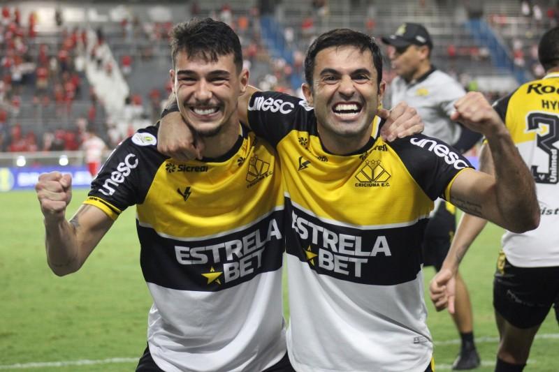 Criciúma quebra jejum de vitórias fora de casa, vence CRB e se aproxima do G4 da Série B