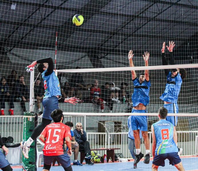 Vôlei de Forquilhinha participa da maior competição de base do Sul do país