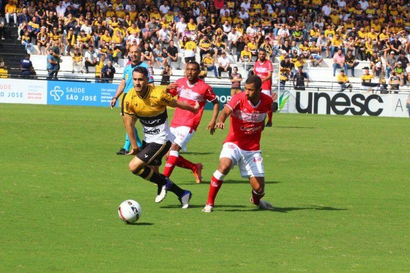 CRB e Criciúma se enfrentam jogando as últimas cartas pelo acesso