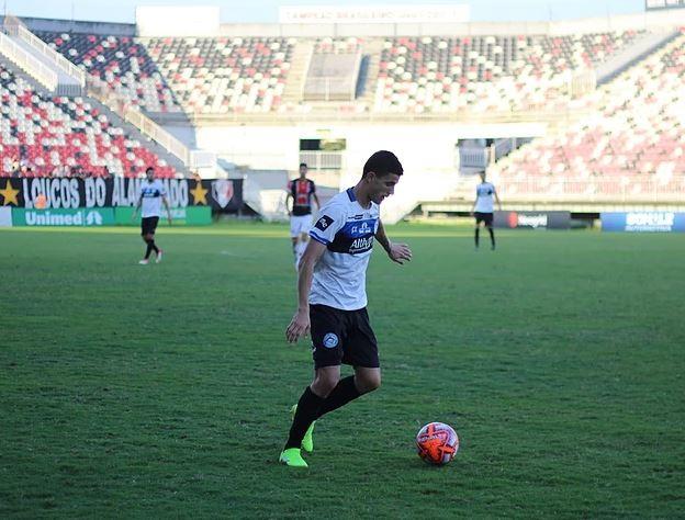 Lateral Gustavo Bartell volta da Suécia e disputa o Catarinense pelo Atlético Tubarão