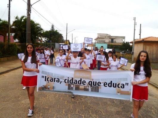 Estudantes fazem Caminhada da Paz em Içara