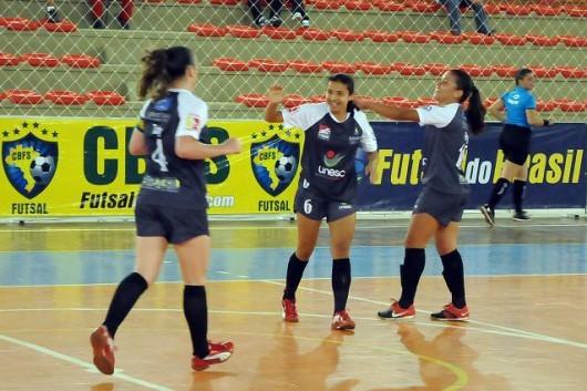 Goleada e liderança da Unesc na Liga