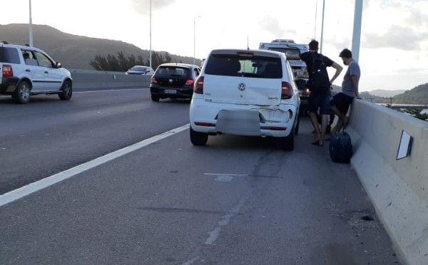 Engavetamento envolvendo seis carros provoca lentidão na ponte Anita Garibaldi