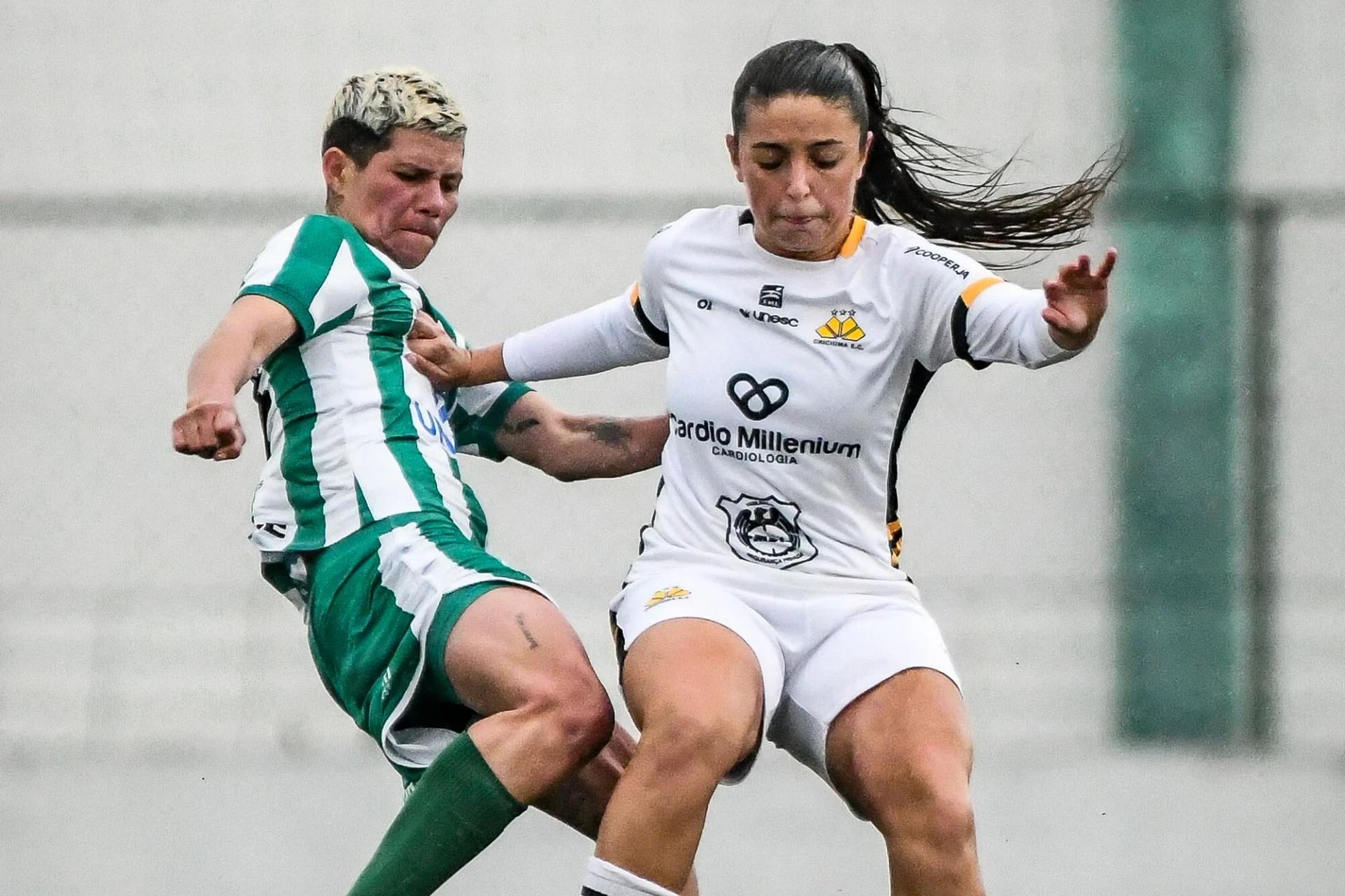 Semifinal: Meninas Carvoeiras iniciam disputa na luta pelo título catarinense