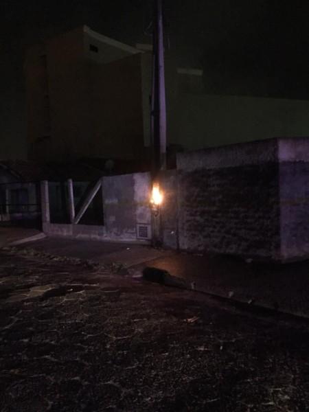 Poste pega fogo e mobiliza bombeiros em Jaguaruna