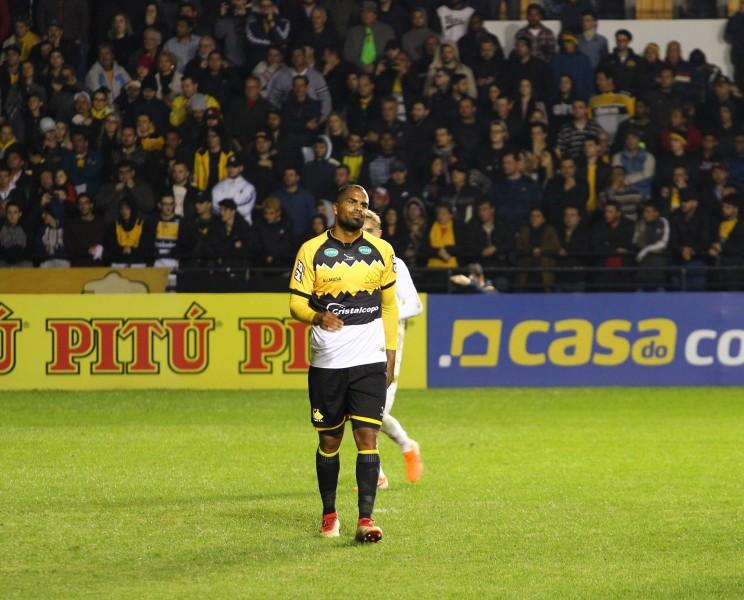  Criciúma perde para o líder e continua na zona do rebaixamento da Série B