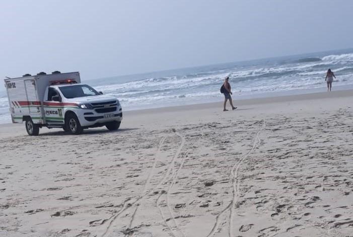Homem morre afogado após virar caiaque na Praia do Siriú, em Garopaba