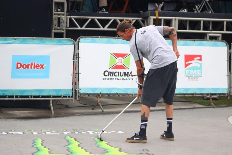 Interrompida, semifinal masculina depende de trégua da chuva para reiniciar