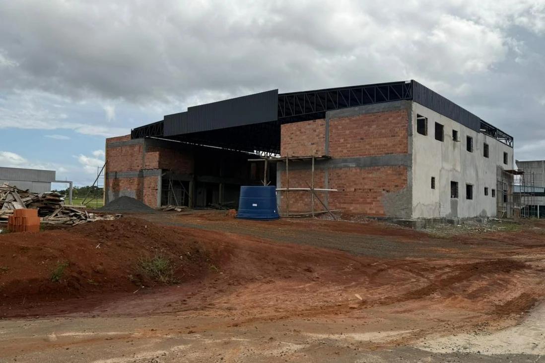 Obra da nova sede do Saer no Aeroporto Diomício Freitas supera 50% de execução