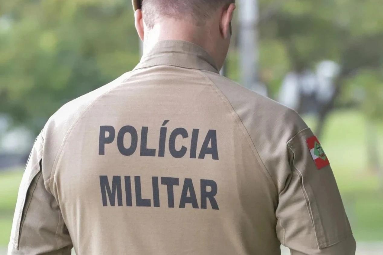 Jovem é preso após PM encontrar drogas dentro de carro