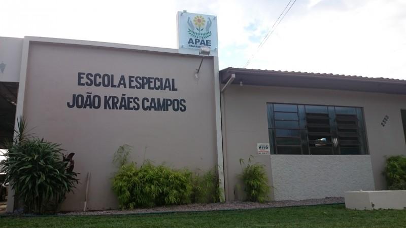 Troco solidário auxilia na manutenção da Apae