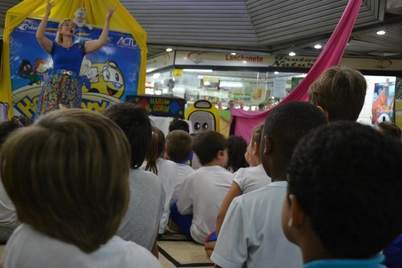O encanto ao embalo da Hora do Conto no Terminal