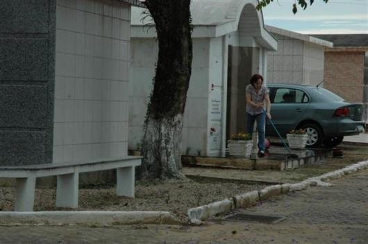 Cemitérios estão sendo preparados para o Dia de Finados