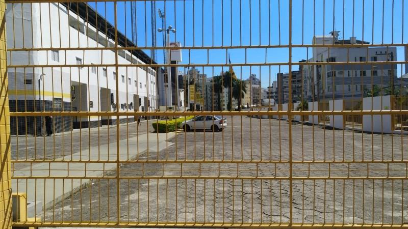 Portões fechados na última atividade em Criciúma