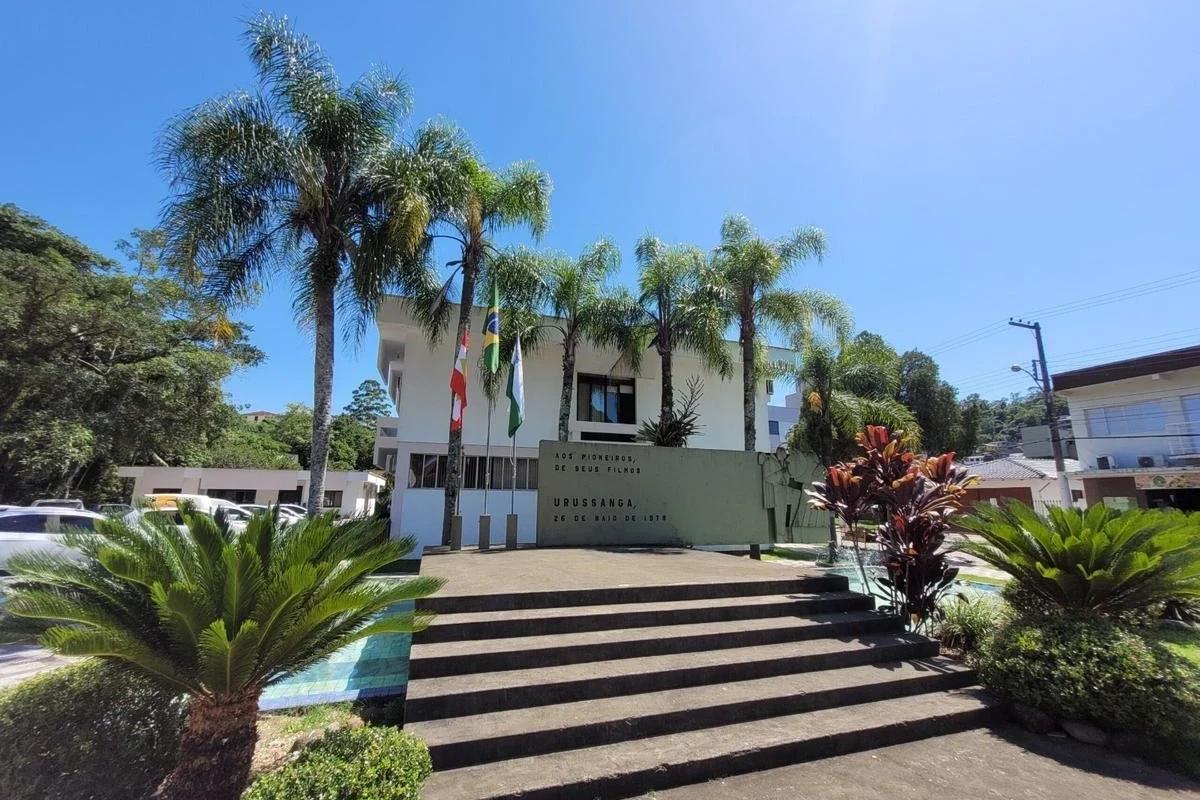 Cidade do Sul de SC abre processo seletivo para 20 cargos com salários de até R$ 11 mil