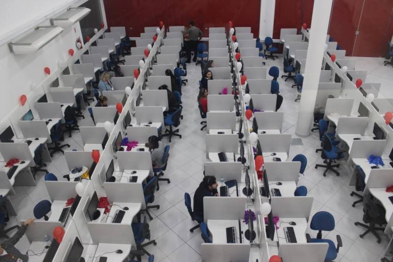 Empresa de call center conta com 300 vagas preenchidas e possui mais 400 disponíveis — foto 1