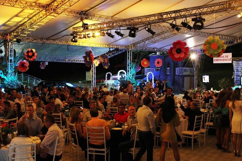 Tradicional jantar Uma Noite nos Mares do Sul foi realizado neste sábado — foto 1