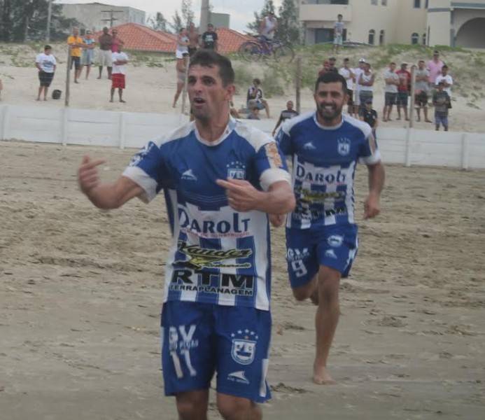 O campeão Praia levanta mais uma taça — foto 1