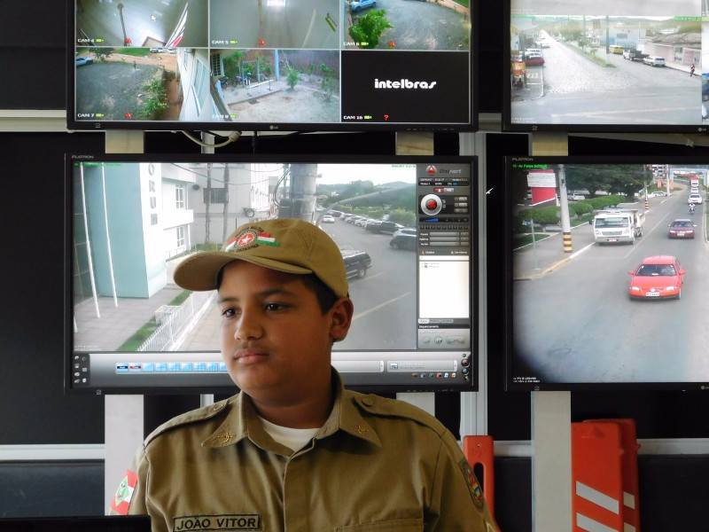 No Dia do Policial Militar, PM realiza sonho de adolescente — foto 2
