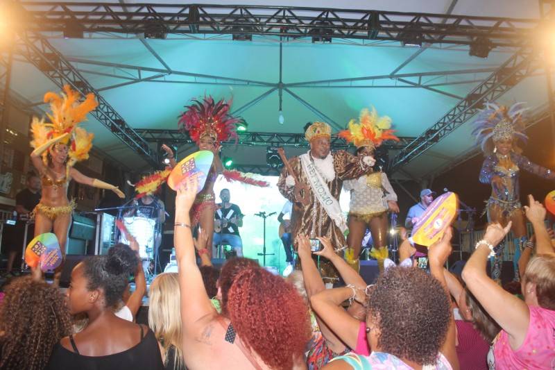 Grande público prestigia desfile de blocos no Rincão — foto 1