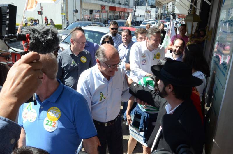 Em agenda no Sul, Geraldo Alckmin visita praça Nereu Ramos — foto 8