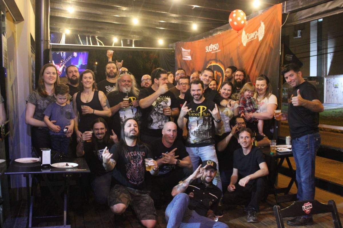 Banda As The Palaces Burn lança álbum de estreia — foto 2
