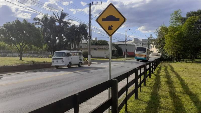 Novas placas de sinalização de trânsito são instaladas em Morro da Fumaça — foto 2