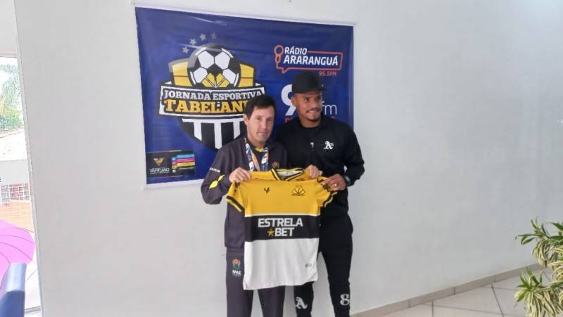 Jogador do Criciúma doa camisas para ajudar Apae de Siderópolis — foto 1