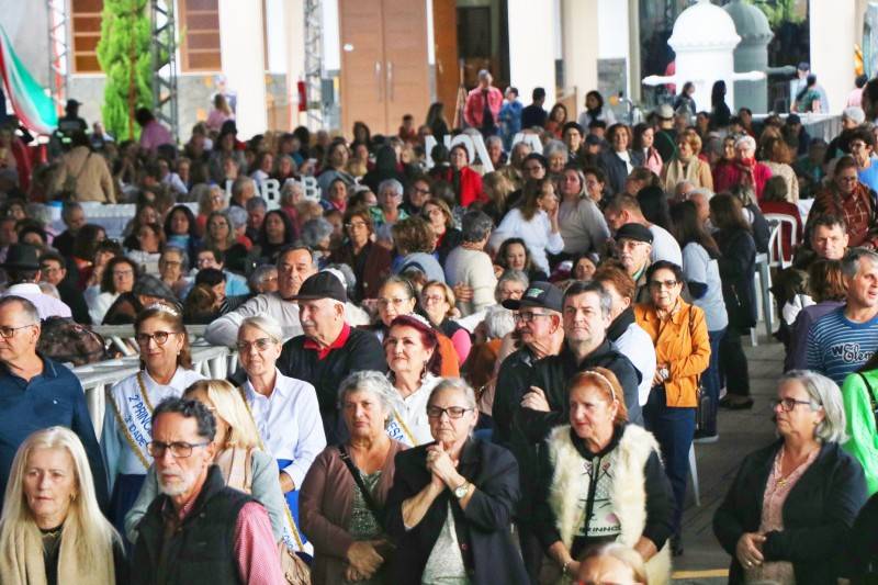 Corte de bolo marca segundo dia de Festa da Gastronomia Típica Italiana — foto 1