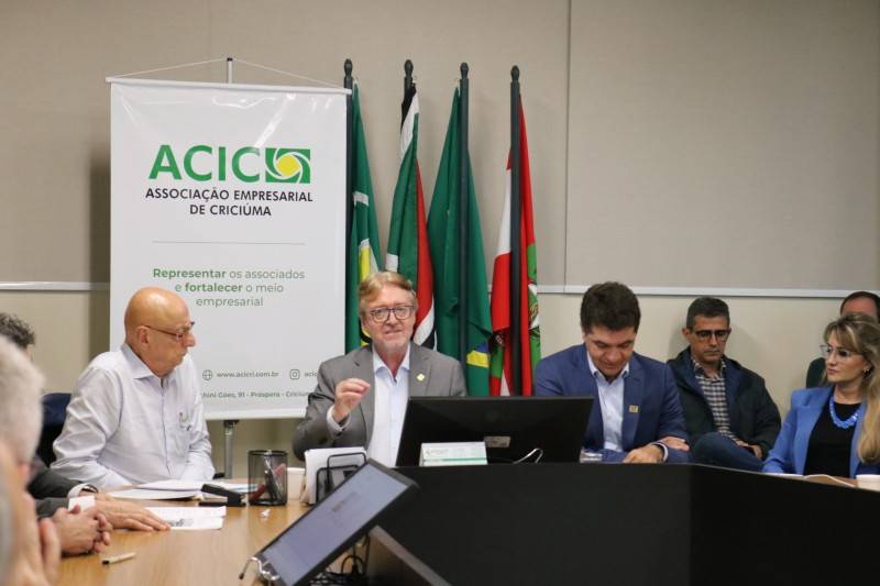 Reforma Tributária e infraestrutura pauta reunião com lideranças politicas e empresariais na Acic — foto 2