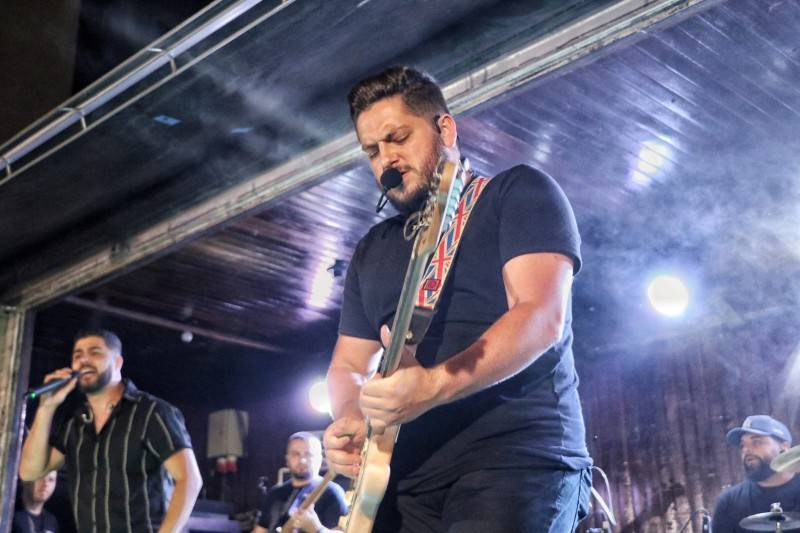 Natal em Nova Veneza: chegada do Papai Noel e shows animaram o público — foto 1