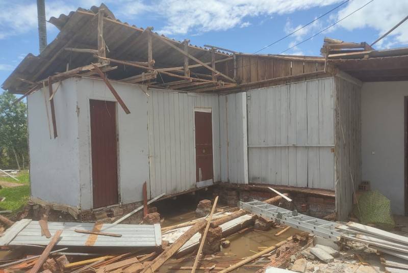 Incêndio atinge casa parcialmente desmanchada em Santa Rosa do Sul — foto 1